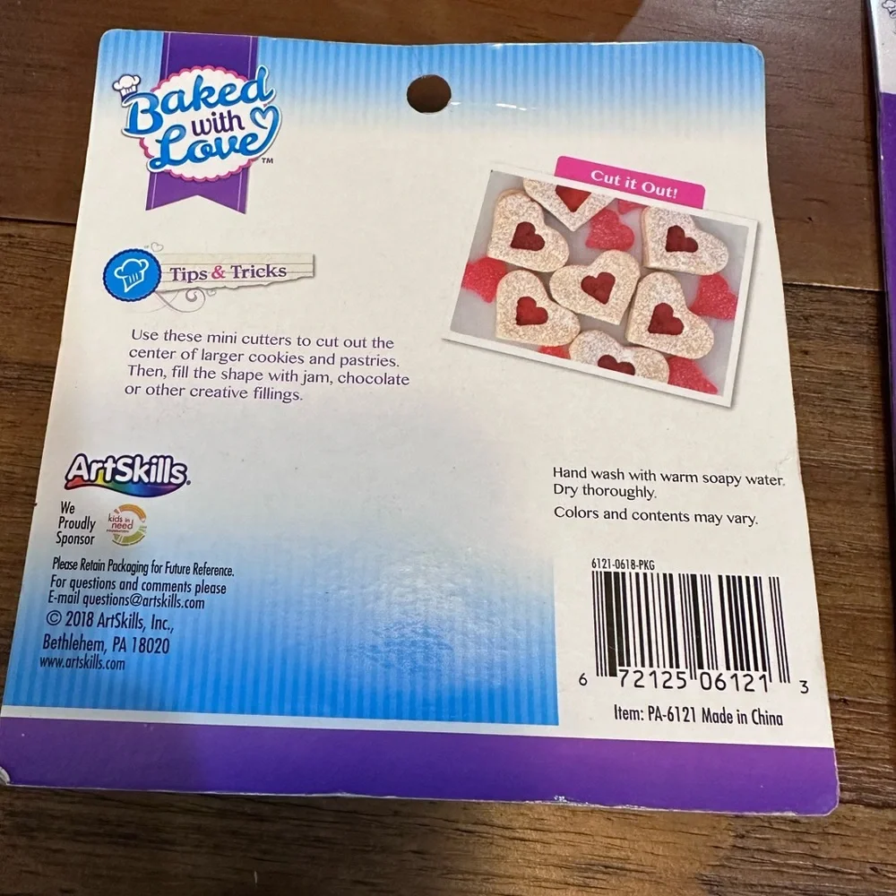 Baking‎ Supplies Bundle – Mini Cookie Cutters, Cupcake Liners & Icing Tips (New)